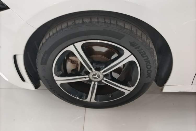 Used Mercedes-Benz A-Class 2022 Second Facelift A 200 L Sport Sedan Fashion Version Left Front Wheel Hub