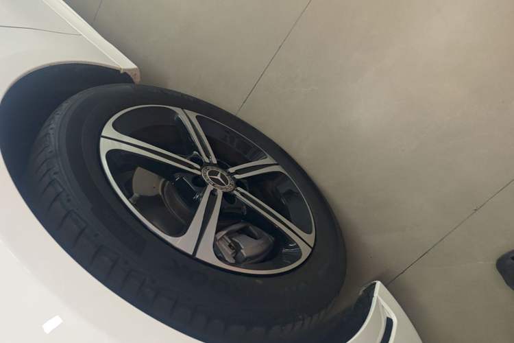 Used Mercedes-Benz A-Class 2022 Revised Version A 200 L Sport Sedan Fashionable Style Left Front Wheel Hub
