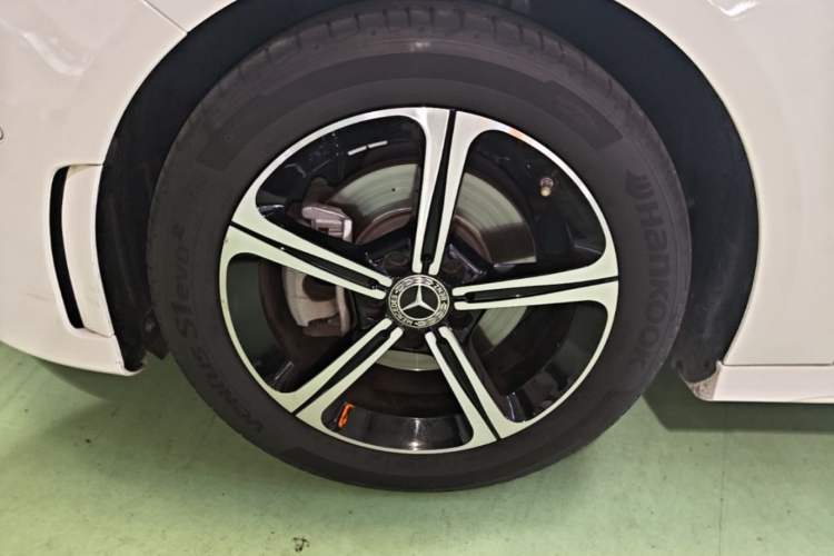 Used Mercedes-Benz A-Class 2022 Second Facelift A 200 L Sport Sedan Fashion Version Left Front Wheel Hub