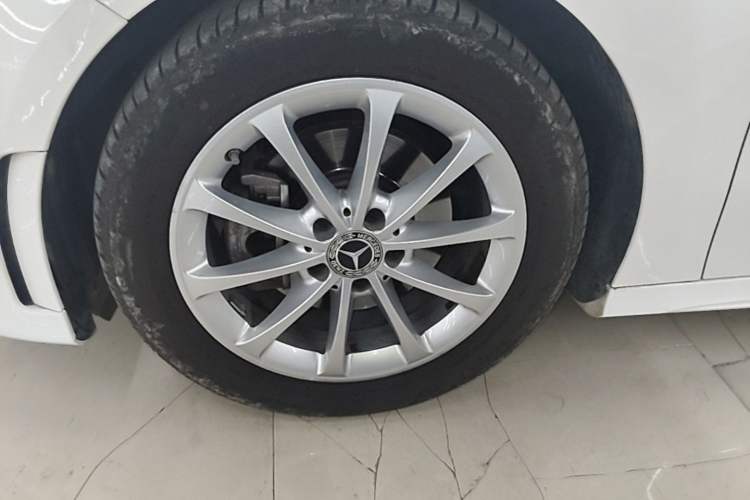 Used Mercedes-Benz A-Class 2022 Restyled A 200 L Sport Sedan Fashion Version Left Front Wheel Hub