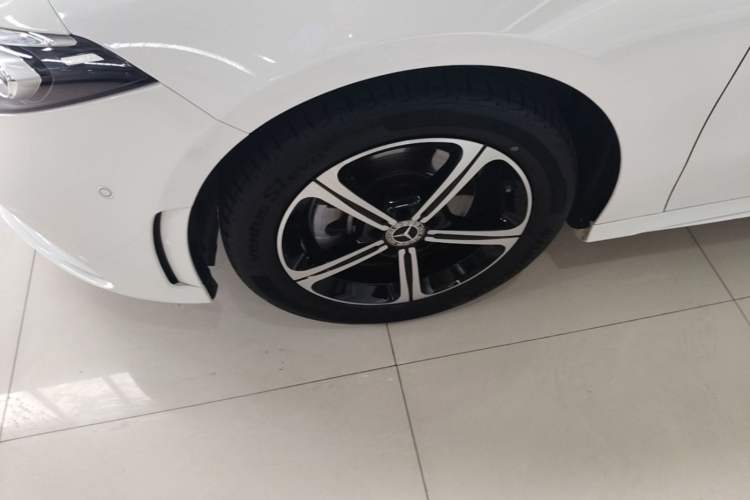 Used Mercedes-Benz A-Class 2022 Revised Version A 200 L Sport Sedan Fashionable Style Left Front Wheel Hub
