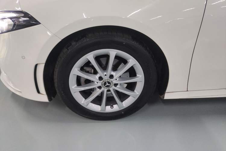 Used Mercedes-Benz A-Class 2022 Restyled A 200 L Sport Sedan Fashion Version Left Front Wheel Hub