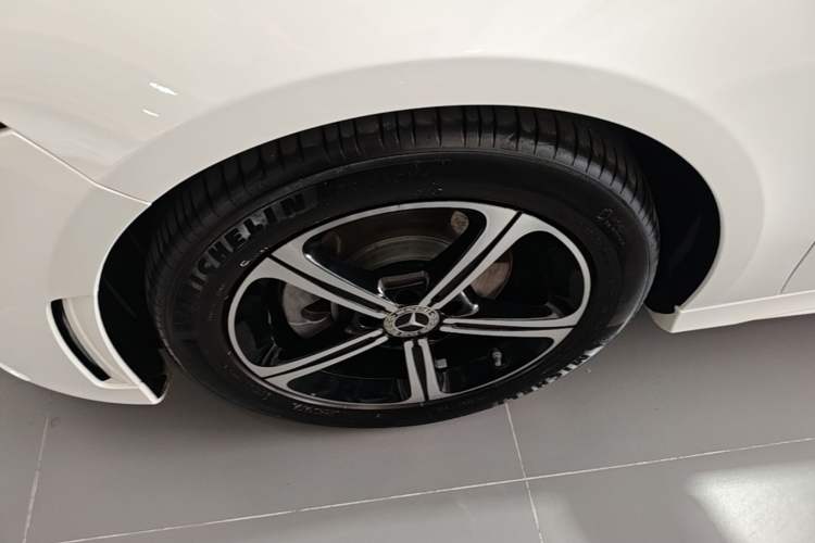 Used Mercedes-Benz A-Class 2022 Second Facelift A 200 L Sport Sedan Fashion Version Left Front Wheel Hub