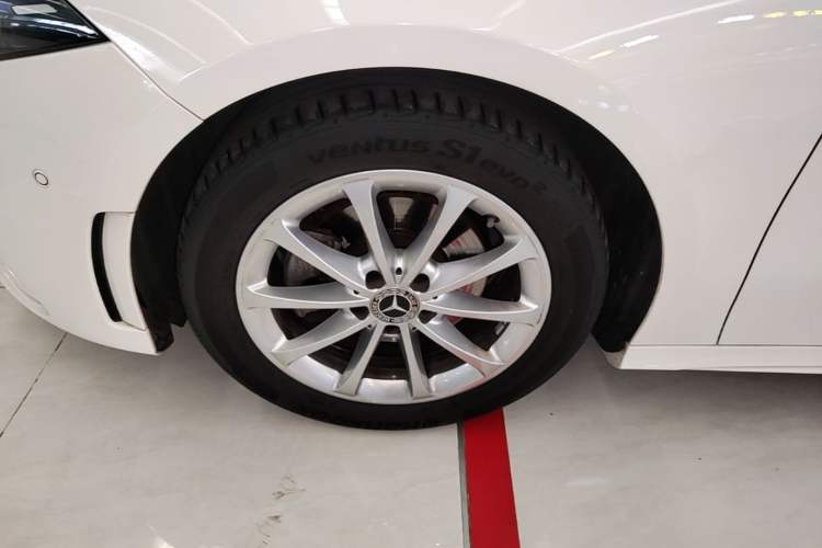 Used Mercedes-Benz A-Class 2022 Restyled A 200 L Sport Sedan Fashion Version Left Front Wheel Hub