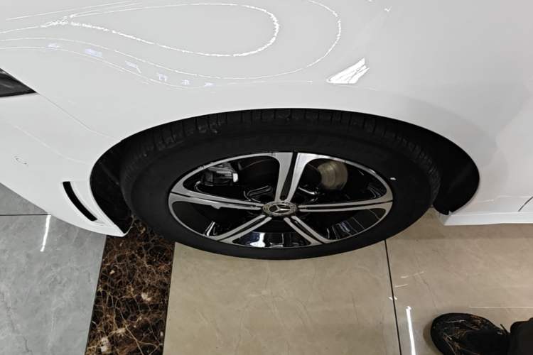 Used Mercedes-Benz A-Class 2022 Revised Version A 200 L Sport Sedan Fashionable Style Left Front Wheel Hub
