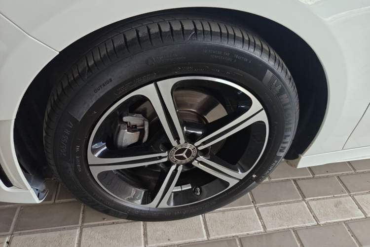Used Mercedes-Benz A-Class 2022 Second Facelift A 200 L Sport Sedan Fashion Version Left Front Wheel Hub
