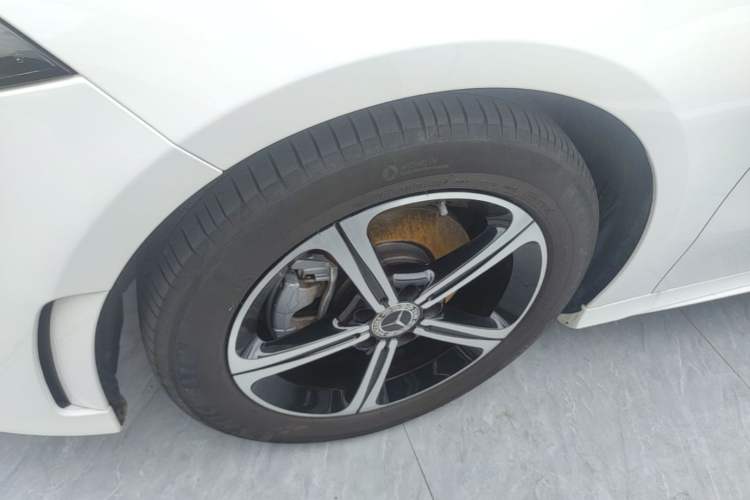 Used Mercedes-Benz A-Class 2022 Revised Version A 200 L Sport Sedan Fashionable Style Left Front Wheel Hub