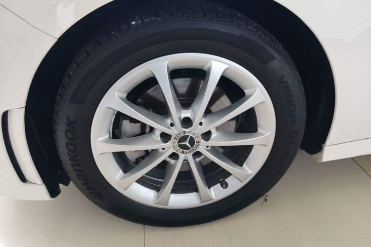 Used Mercedes-Benz A-Class 2022 Restyled A 200 L Sport Sedan Fashion Version Left Front Wheel Hub