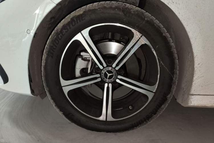 Used Mercedes-Benz A-Class 2022 Revised Version A 200 L Sport Sedan Fashionable Style Left Front Wheel Hub