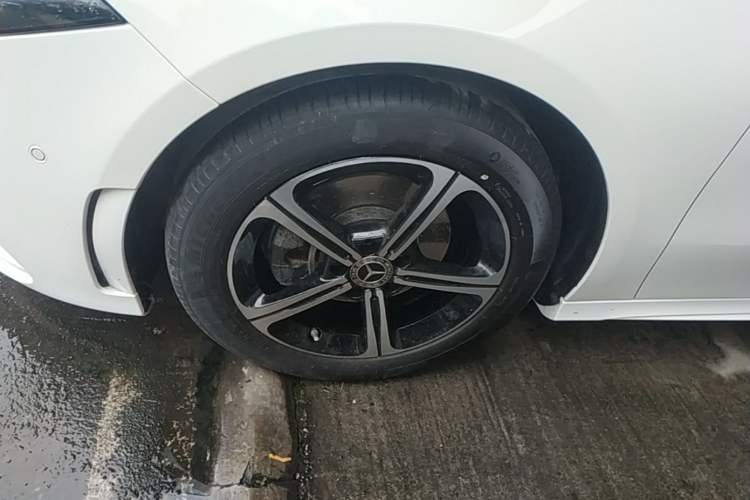 Used Mercedes-Benz A-Class 2022 Second Facelift A 200 L Sport Sedan Fashion Version Left Front Wheel Hub