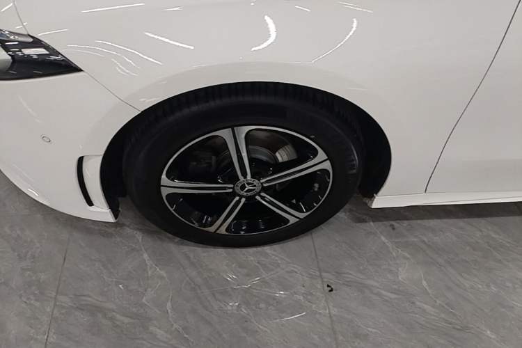 Used Mercedes-Benz A-Class 2022 Second Facelift A 200 L Sport Sedan Fashion Version Left Front Wheel Hub