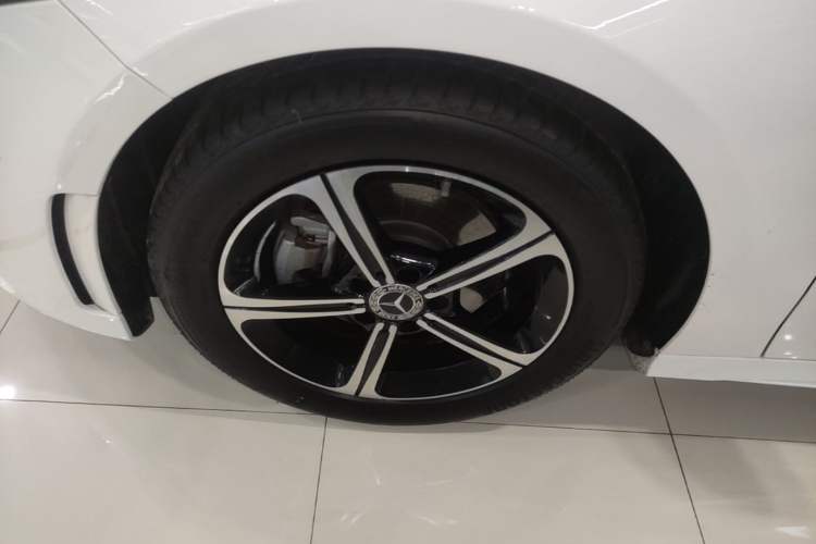 Used Mercedes-Benz A-Class 2022 Revised Version A 200 L Sport Sedan Fashionable Style Left Front Wheel Hub