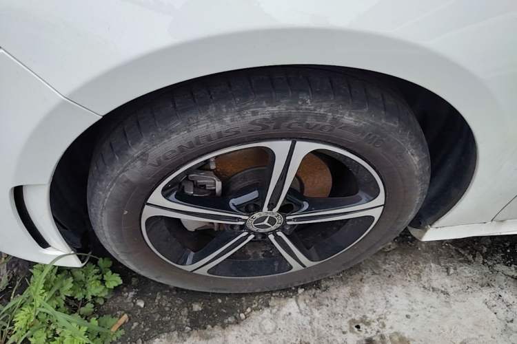 Used Mercedes-Benz A-Class 2022 Second Facelift A 200 L Sport Sedan Fashion Version Left Front Wheel Hub