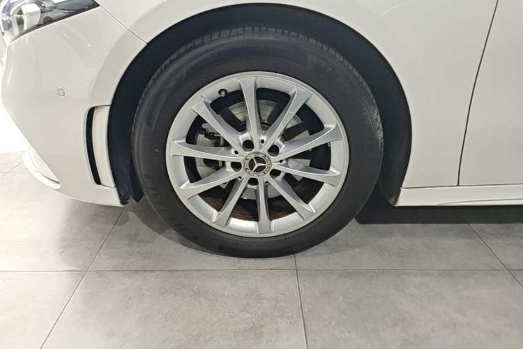 Used Mercedes-Benz A-Class 2022 Restyled A 200 L Sport Sedan Fashion Version Left Front Wheel Hub