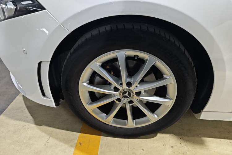 Used Mercedes-Benz A-Class 2022 A 200 L Sport Sedan Dynamic Model Left Front Wheel Hub