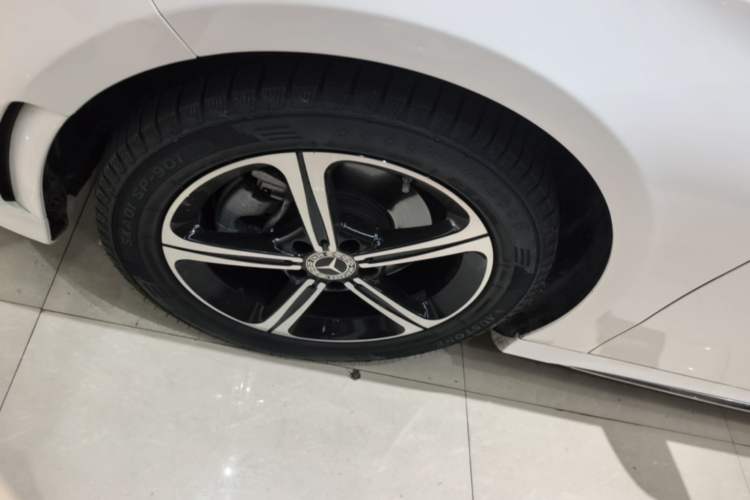 Used Mercedes-Benz A-Class 2022 Second Facelift A 200 L Sport Sedan Fashion Version Left Front Wheel Hub