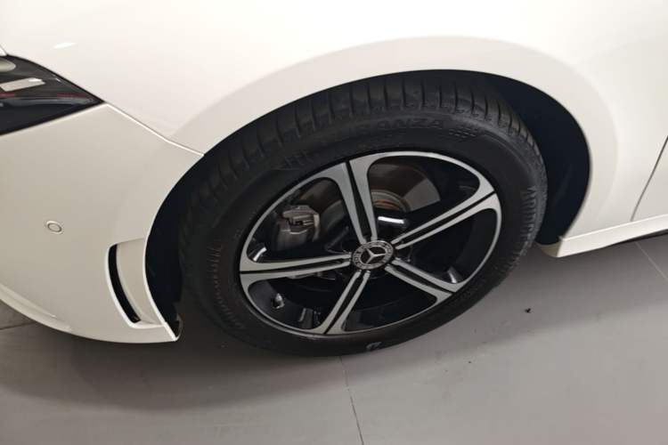 Used Mercedes-Benz A-Class 2022 Second Facelift A 200 L Sport Sedan Fashion Version Left Front Wheel Hub