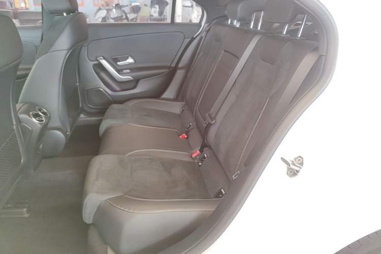 Used Mercedes-Benz A-Class 2022 Revised Version A 200 L Sport Sedan Fashionable Style Left Rear Seat