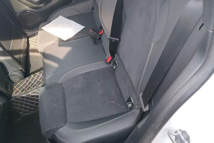 Used Mercedes-Benz A-Class 2022 Revised Version A 200 L Sport Sedan Fashionable Style Left Rear Seat