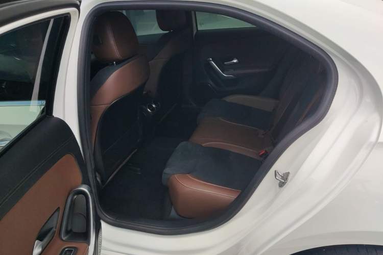 Used Mercedes-Benz A-Class 2022 Revised Version A 200 L Sport Sedan Fashionable Style Left Rear Seat