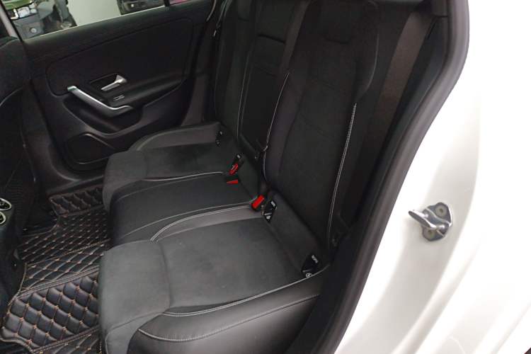 Used Mercedes-Benz A-Class 2022 Revised Version A 200 L Sport Sedan Fashionable Style Left Rear Seat