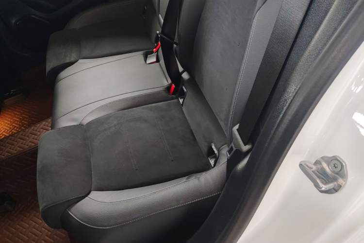 Used Mercedes-Benz A-Class 2022 Revised Version A 200 L Sport Sedan Fashionable Style Left Rear Seat