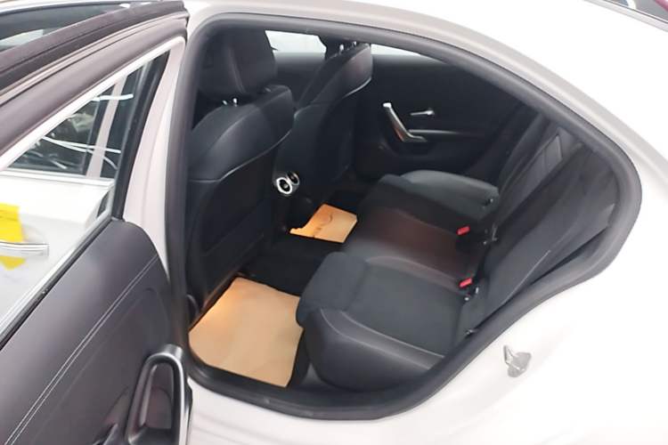 Used Mercedes-Benz A-Class 2022 Revised Version A 200 L Sport Sedan Fashionable Style Left Rear Seat
