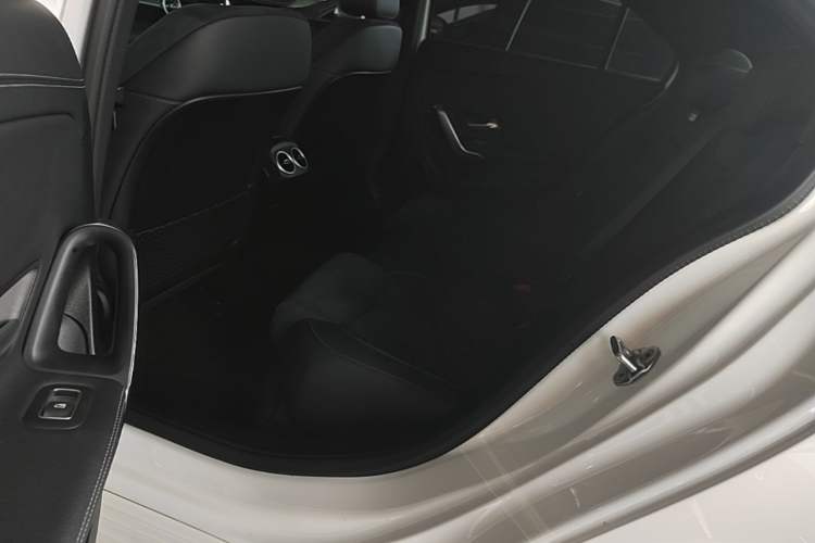 Used Mercedes-Benz A-Class 2022 Revised Version A 200 L Sport Sedan Fashionable Style Left Rear Seat
