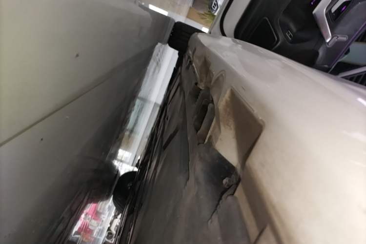 Used Mercedes-Benz A-Class 2022 Second Facelift A 200 L Sport Sedan Fashion Version Left Side Sill