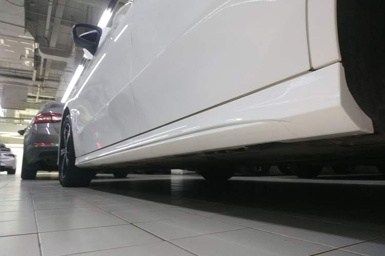 Used Mercedes-Benz A-Class 2022 Revised Version A 200 L Sport Sedan Fashionable Style Left Side Sill