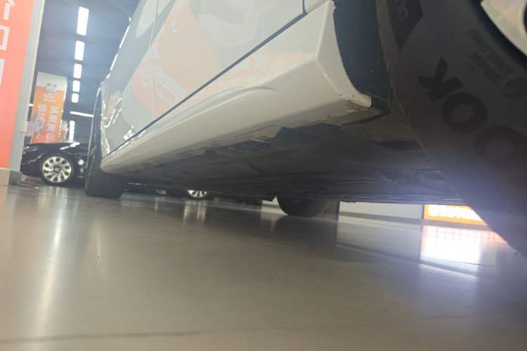 Used Mercedes-Benz A-Class 2022 Revised Version A 200 L Sport Sedan Fashionable Style Left Side Sill