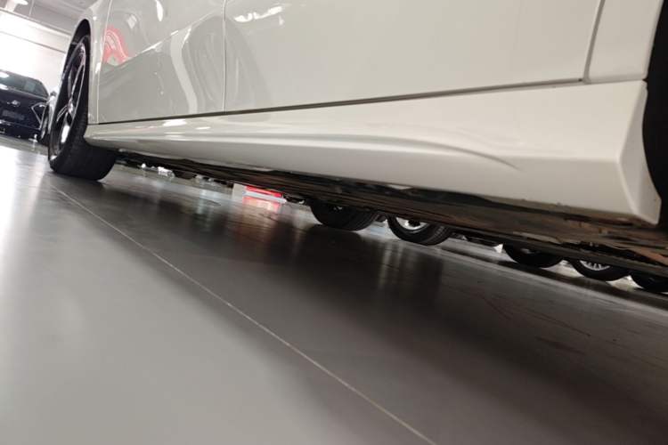 Used Mercedes-Benz A-Class 2022 Second Facelift A 200 L Sport Sedan Fashion Version Left Side Sill