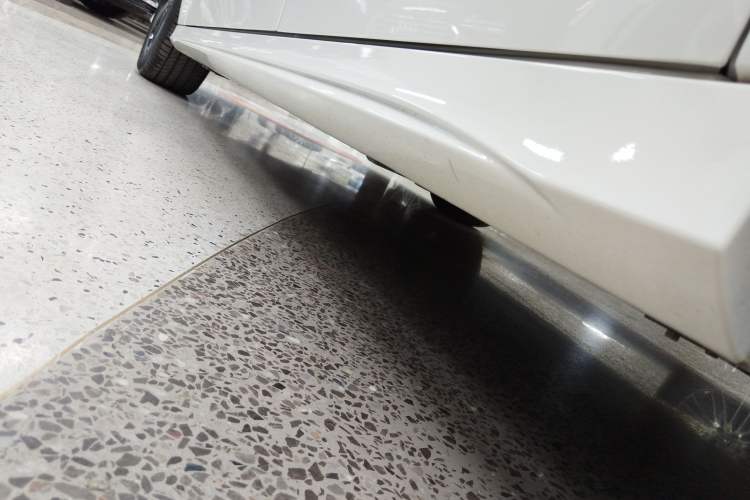 Used Mercedes-Benz A-Class 2022 Revised Version A 200 L Sport Sedan Fashionable Style Left Side Sill