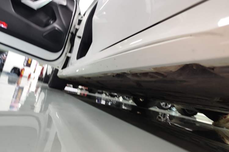 Used Mercedes-Benz A-Class 2022 Revised Version A 200 L Sport Sedan Fashionable Style Left Side Sill