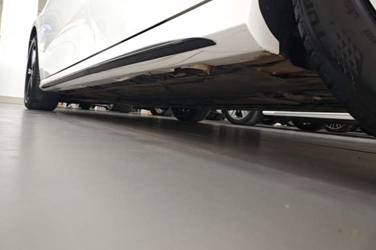 Used Mercedes-Benz A-Class 2022 Second Facelift A 200 L Sport Sedan Fashion Version Left Side Sill
