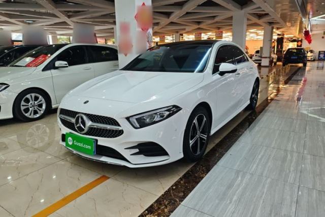 Ojetý Mercedes-Benz A-Class 2022 Second Facelift A 200 L Sport Sedan Fashion Version