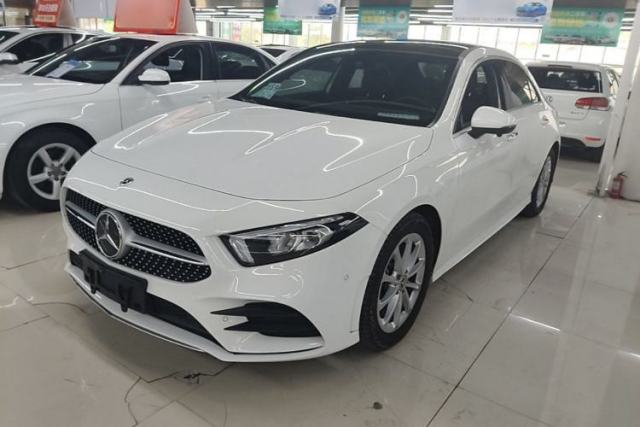 Ojetý Mercedes-Benz A-Class 2022 Restyled A 200 L Sport Sedan Fashion Version