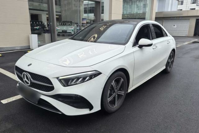 Używany Mercedes-Benz A-Class 2022 Revised Version A 200 L Sport Sedan Fashionable Style
