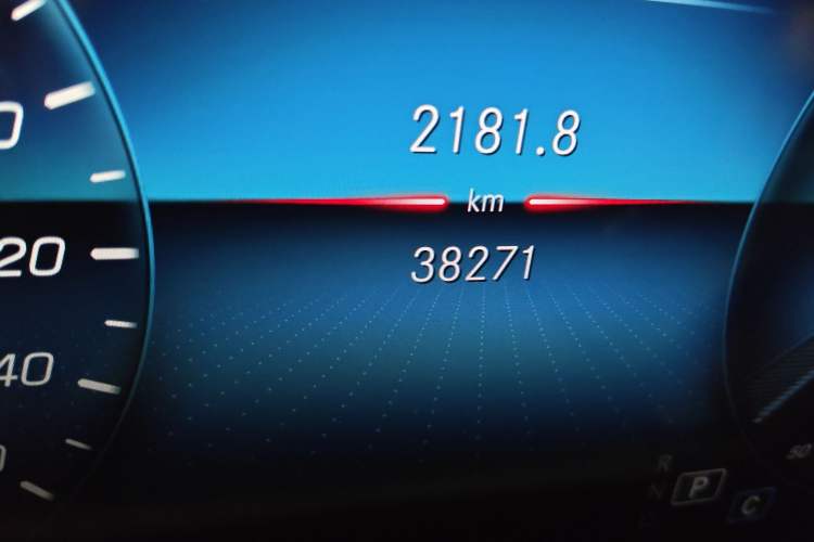 Used Mercedes-Benz A-Class 2022 Second Facelift A 200 L Sport Sedan Fashion Version Odometer Close Up