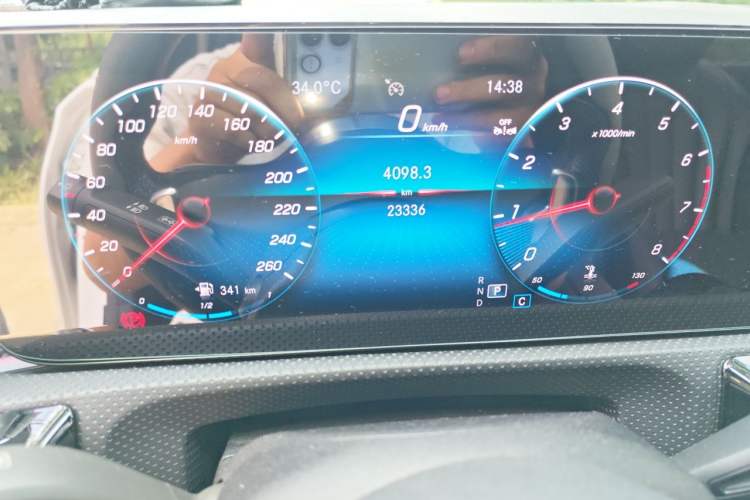 Used Mercedes-Benz A-Class 2022 Revised Version A 200 L Sport Sedan Fashionable Style Odometer Close Up
