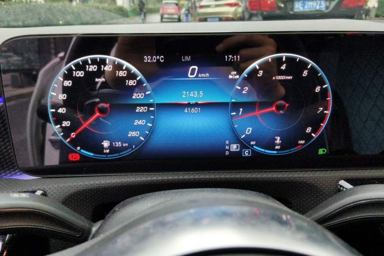 Used Mercedes-Benz A-Class 2022 Revised Version A 200 L Sport Sedan Fashionable Style Odometer Close Up