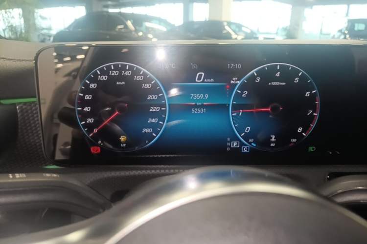 Used Mercedes-Benz A-Class 2022 Revised Version A 200 L Sport Sedan Fashionable Style Odometer Close Up