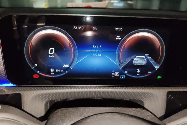 Used Mercedes-Benz A-Class 2022 Revised Version A 200 L Sport Sedan Fashionable Style Odometer Close Up
