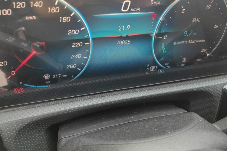 Used Mercedes-Benz A-Class 2022 Second Facelift A 200 L Sport Sedan Fashion Version Odometer Close Up