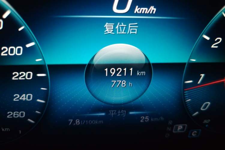 Used Mercedes-Benz A-Class 2022 Second Facelift A 200 L Sport Sedan Fashion Version Odometer Close Up