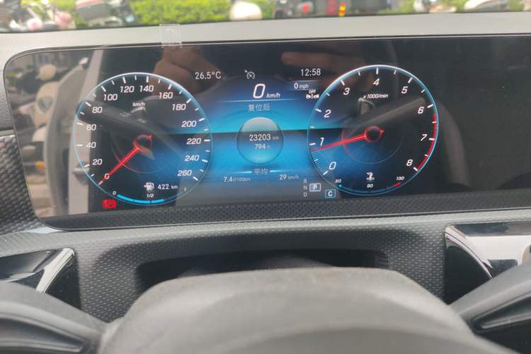 Used Mercedes-Benz A-Class 2022 Revised Version A 200 L Sport Sedan Fashionable Style Odometer Close Up