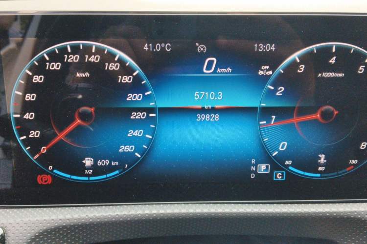 Used Mercedes-Benz A-Class 2022 Revised Version A 200 L Sport Sedan Fashionable Style Odometer Close Up