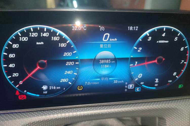 Used Mercedes-Benz A-Class 2022 Second Facelift A 200 L Sport Sedan Fashion Version Odometer Close Up