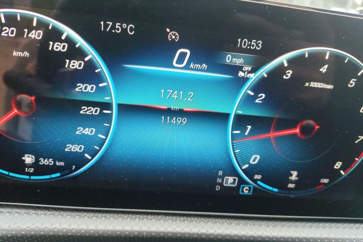 Used Mercedes-Benz A-Class 2022 Revised Version A 200 L Sport Sedan Fashionable Style Odometer Close Up