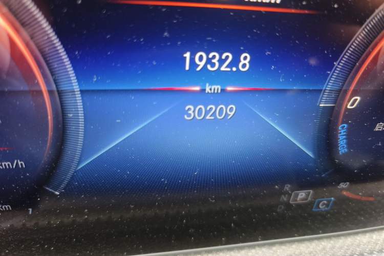 Used Mercedes-Benz A-Class 2022 Second Facelift A 200 L Sport Sedan Fashion Version Odometer Close Up